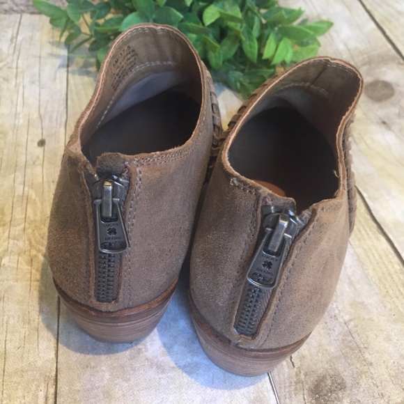 Lucky Brand 🍀 Leather Ankle Booties taupe zip 7.5 - Picture 7 of 13
